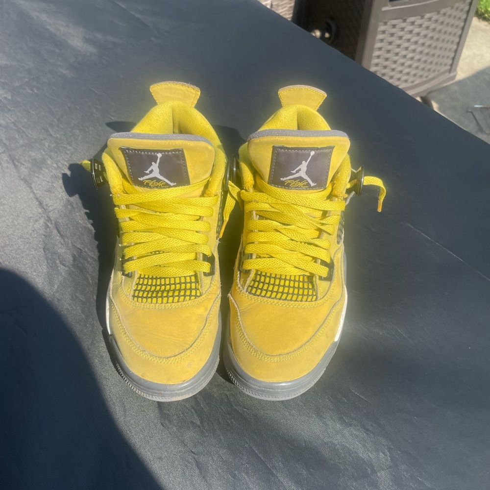 Jordan 4 lightning size 6.5Y